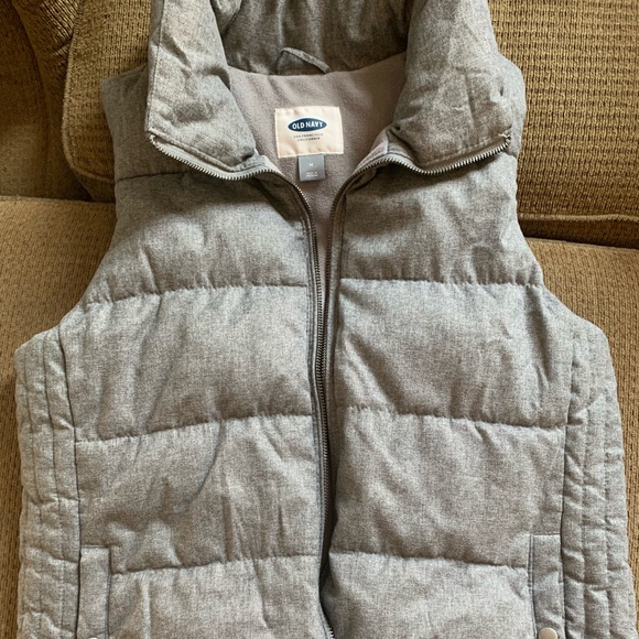 Never worn puffer old navy vest size m women - Picture 1 of 2
